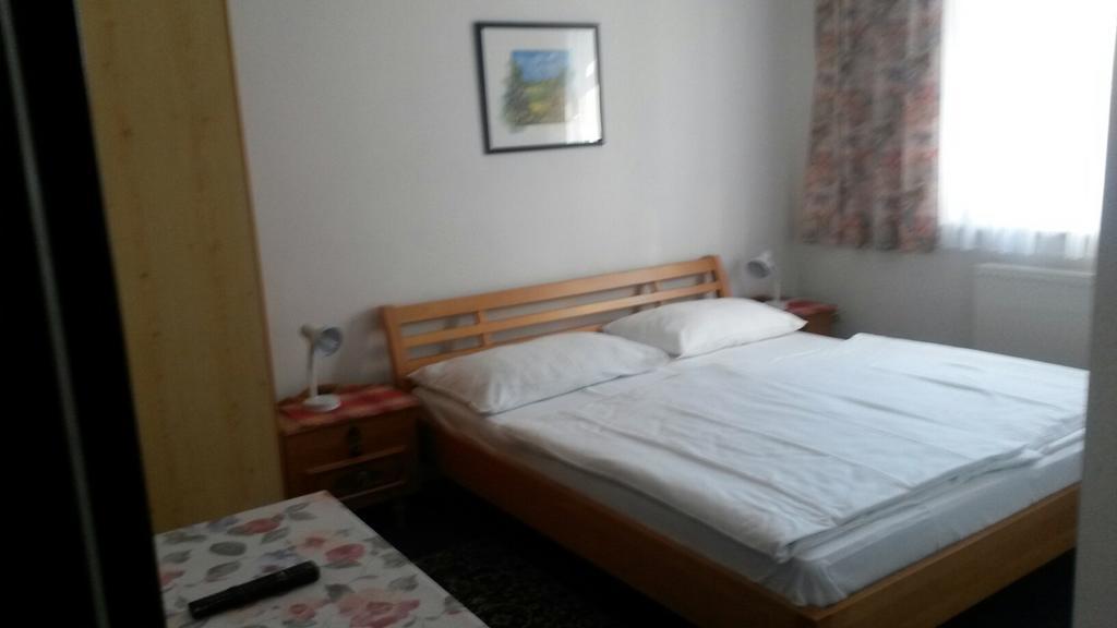 Pension Parzer Pressbaum Bei Wien Phòng bức ảnh