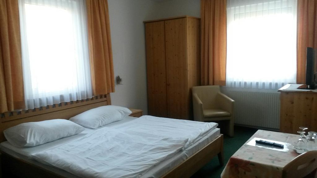 Pension Parzer Pressbaum Bei Wien Phòng bức ảnh